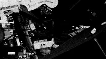 2006录音期间 Thom 的效果器板。复杂的 Holy Grail 在这张照片的右边可以看到。