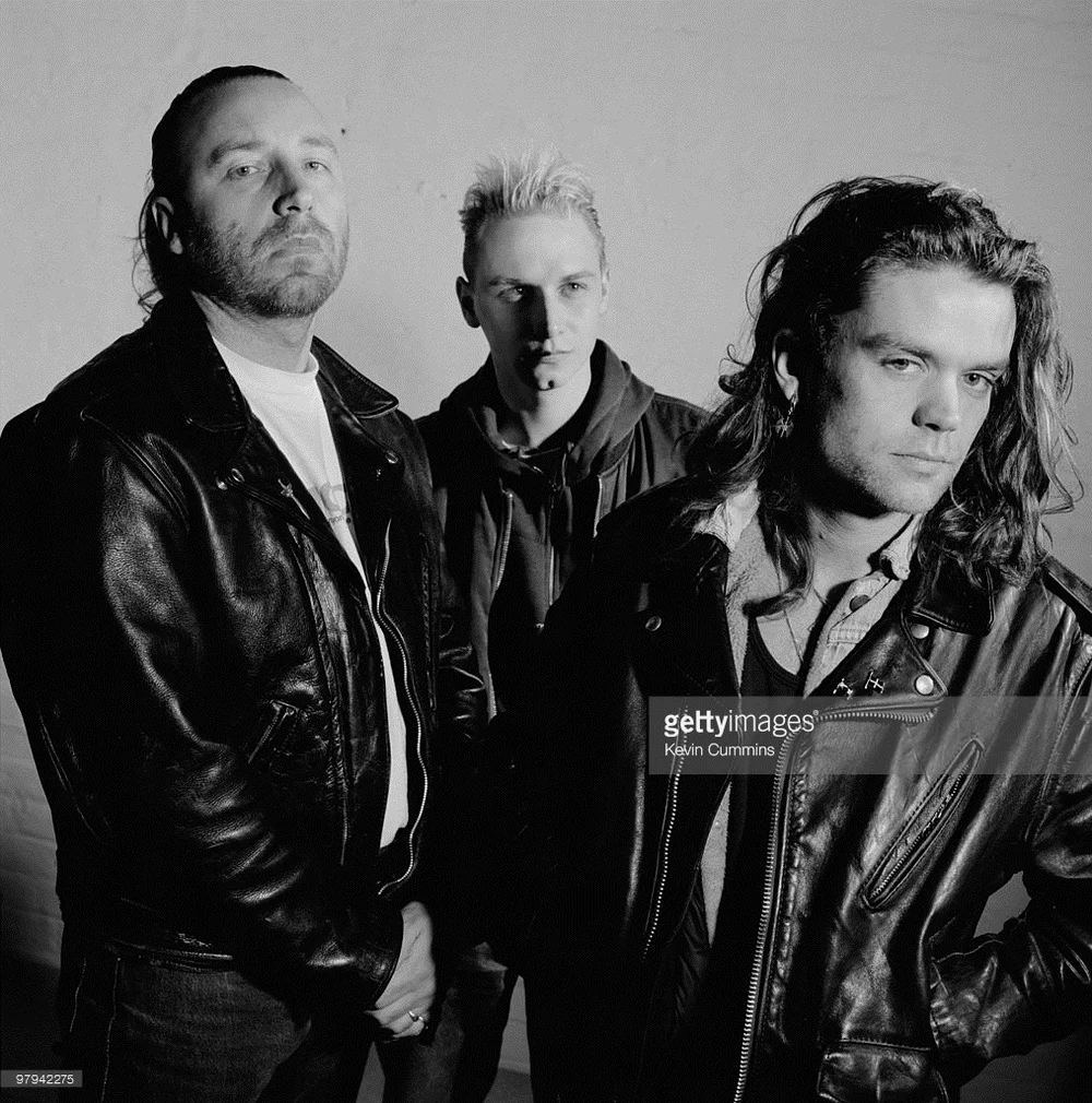 Revenge（1989–1995）成员有Peter Hook,Davyth Hicks,Chris Jones,David Potts,Brian Whittaker,Mike Hedges。