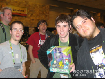 一些有趣的老照片：在2005年独立游戏节上，Dan（左）、Fulp（中)与《以撒的结合》制作人E胖(右）的合照，当然，《以撒的结合》那时还没诞生