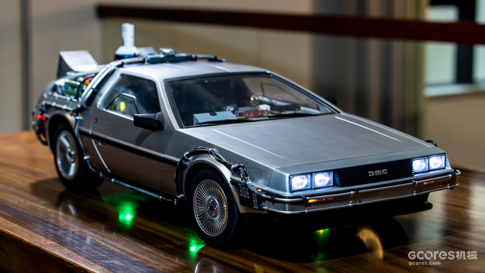 最经典的时光机归来,超大的1:6载具!HotToys《回到未来2》德罗宁时光车 最经典的时光机归来,超大的1:6载具!HotToys《回到未来2》德罗宁时光车