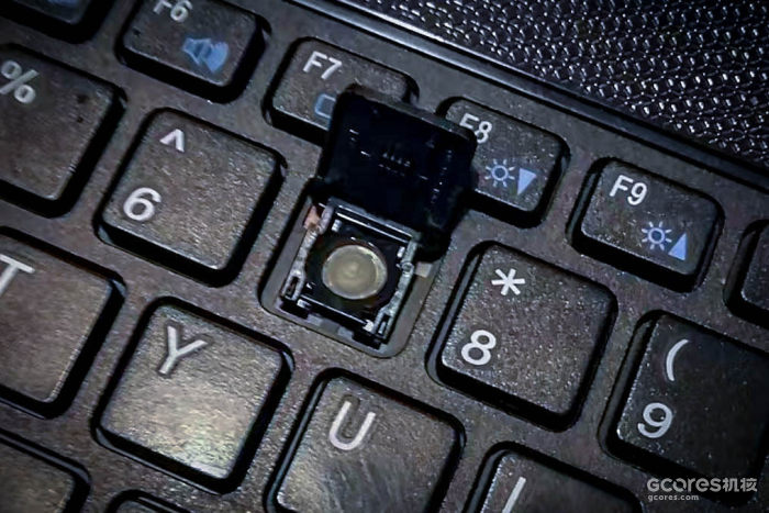 键盘上的按键卡扣断裂