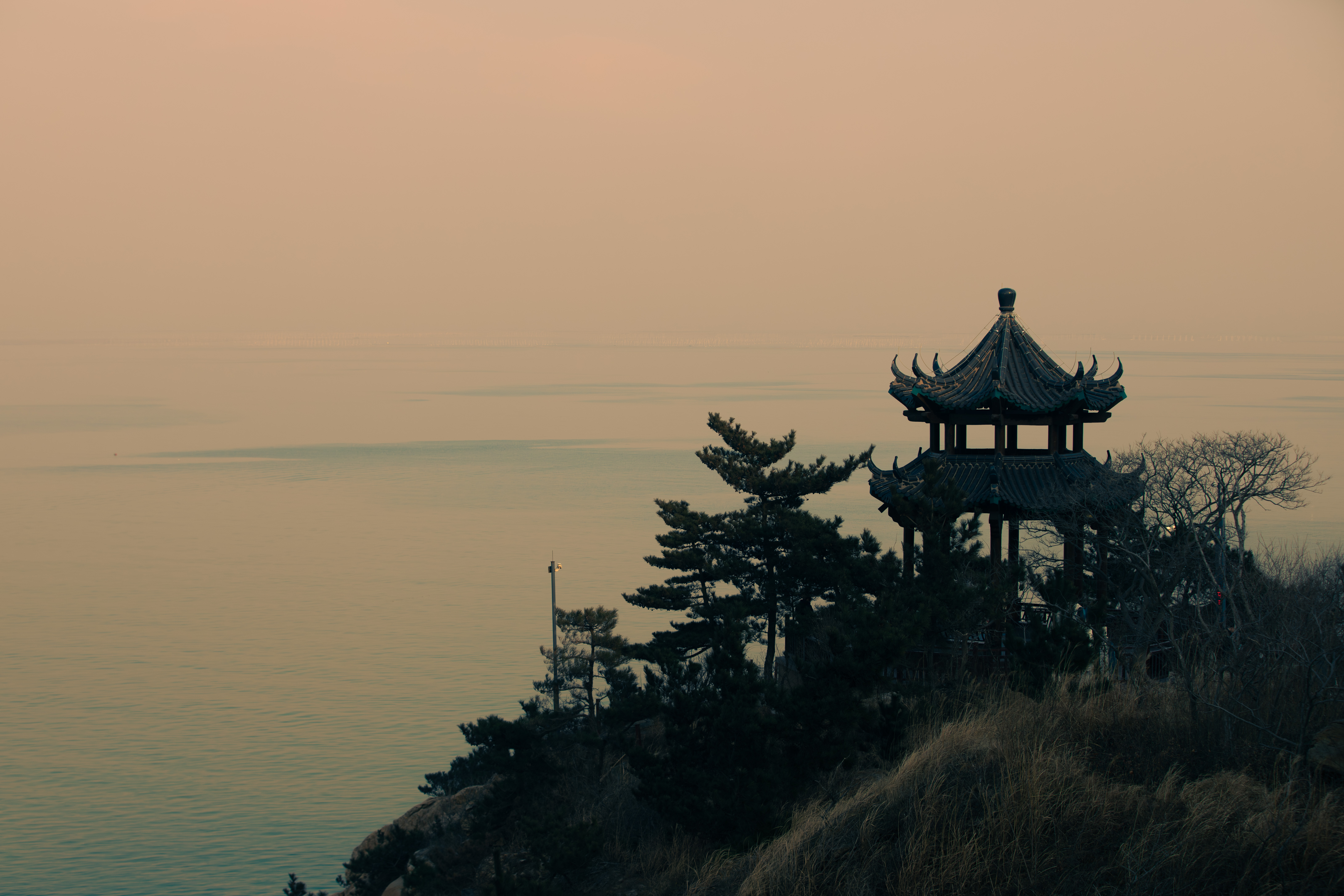 东邻界石，以观黄海