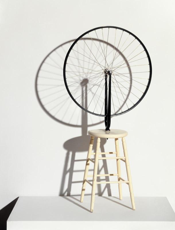 《自行車輪》同時也是第一件“運動雕塑”