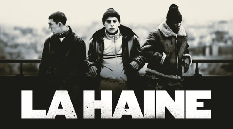 法国著名黑帮电影《怒火青春》（Le Haine），1995年上映的黑白电影，讲述了在巴黎贫民窟中生活的三个年轻人一天一夜的经历。影片对社会现实有着强烈的批判。
