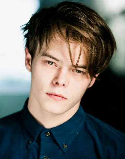 查理·希顿（Charlie Heaton）