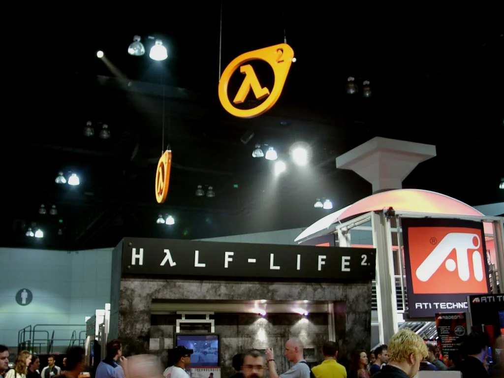 半条命2也在2003年的E3公开了演示