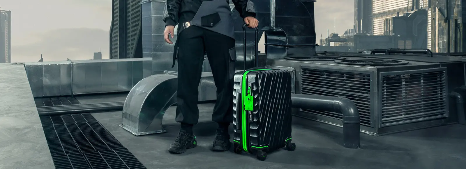 雷蛇与TUMI途明联名推出限量款电竞系列旅行箱包