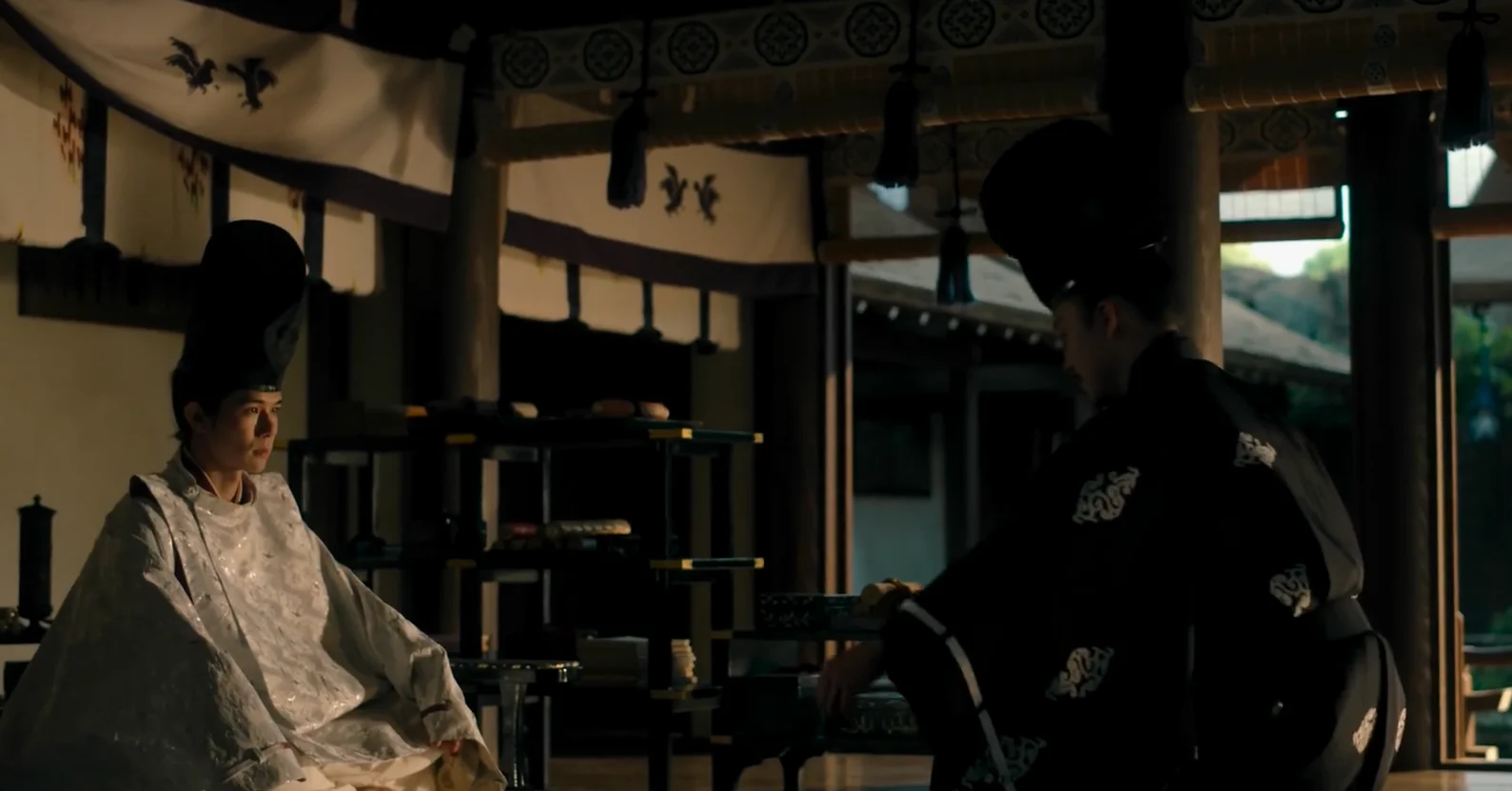 2022年大河剧《镰仓殿的十三人》剧照，源实朝与舅舅北条义时