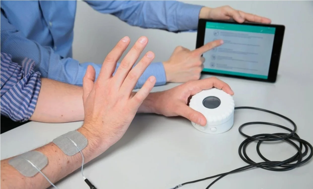 触介 革新虚拟现实：电刺激技术在体感衣中的应用与展望