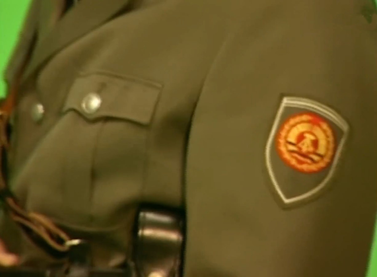 冯将军常服上的DDR臂章