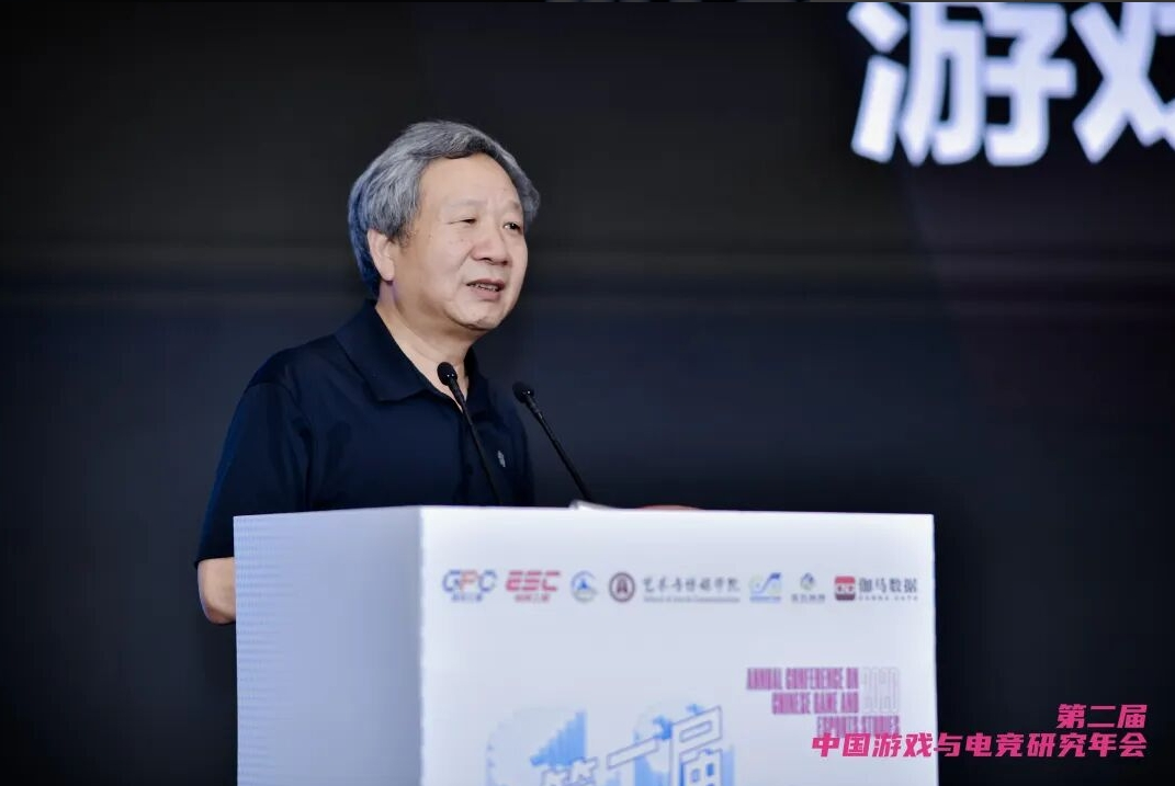 中国传媒大学海南国际学院副院长、动画与数字艺术学院原院长书记，国家二级教授，教育部高等学校动画与数字媒体教学指导委员会秘书长，全国高等院校计算机基础教育研究会会长 黄心渊
