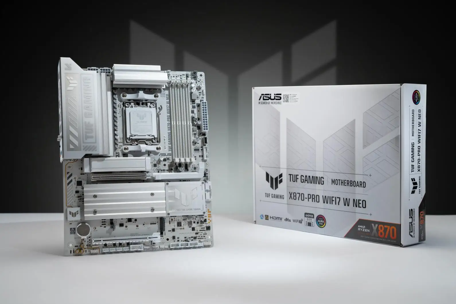 爆款主板又有了全新涂装，高能高颜！TUF GAMING X870-PRO开箱体验