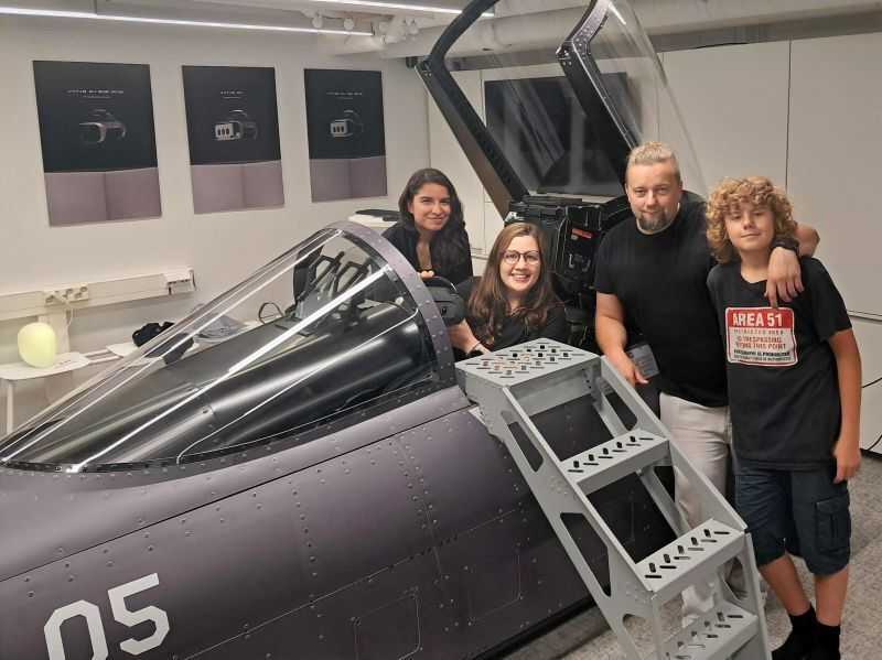  Jan Dungel（右二）