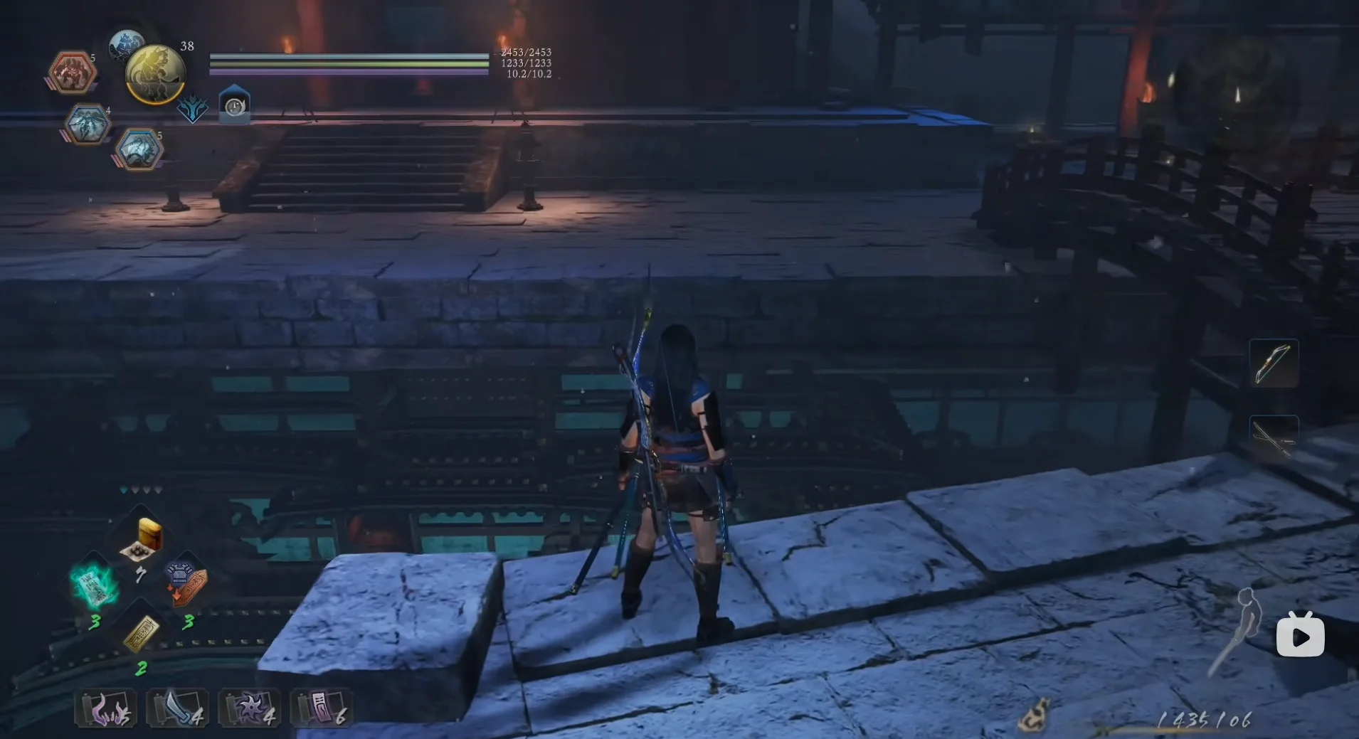 游戏中触发机关后水位下降，漏出了与地表完全对称的建筑