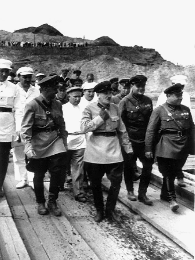 雅戈达视察由劳改犯修建的莫斯科-伏尔加运河
