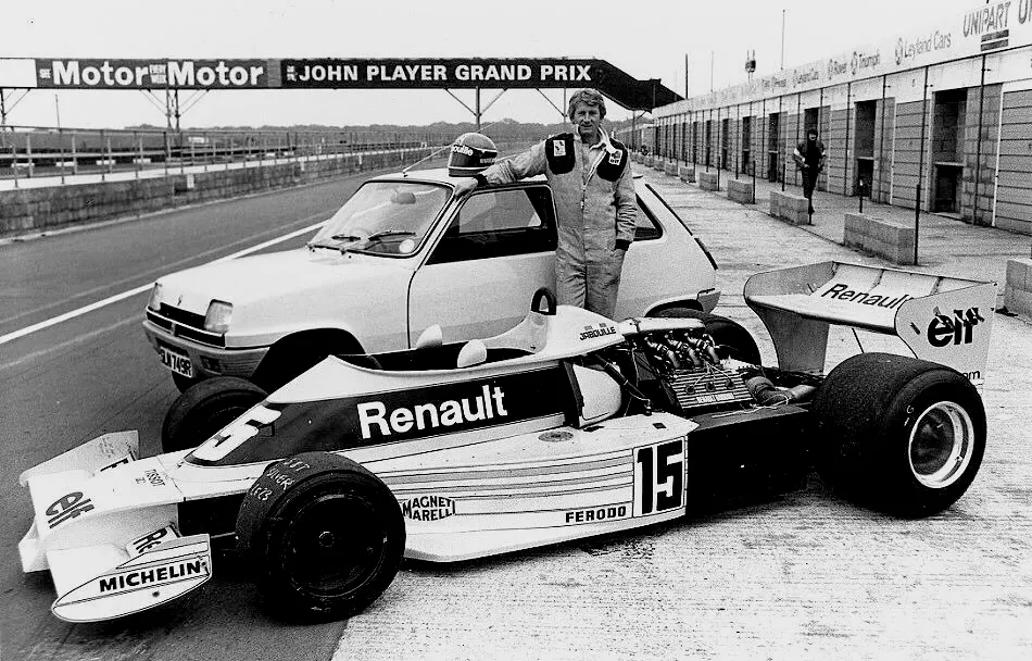 雷诺F1车队从1977年开始参加F1赛事，但在1979赛季前，整支车队只有一辆赛车，和一位车手Jean-Pierre Jabouille。