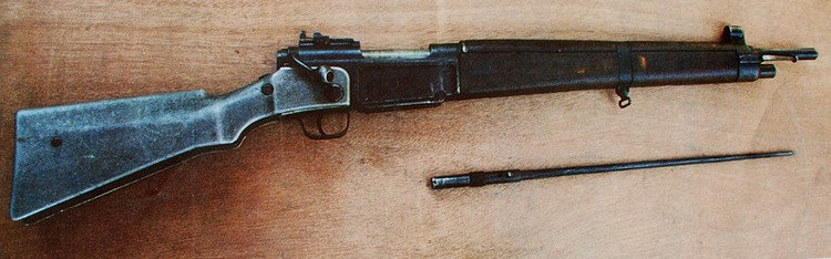 如今已较为罕见的MAS36卡宾枪，为法国空降部队专门研发的MAS36 CR39（折叠枪托版）未能赶在法国战役结束前列装