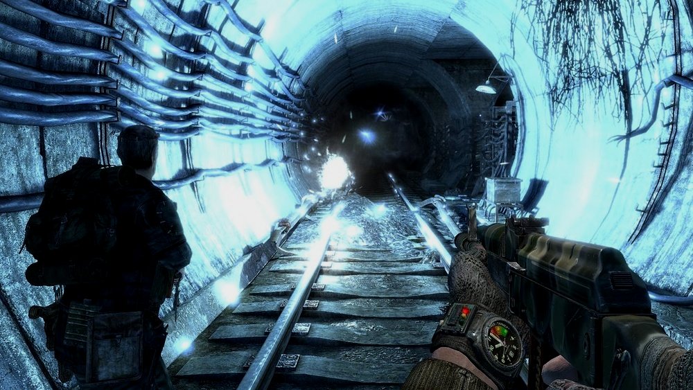 游戏叙事上比如《地铁2033》，开场先给出阿尔乔姆到达地表遭遇袭击的场景，游戏的大部分内容都是阿囧对自己到达地表整个过程的回顾。
