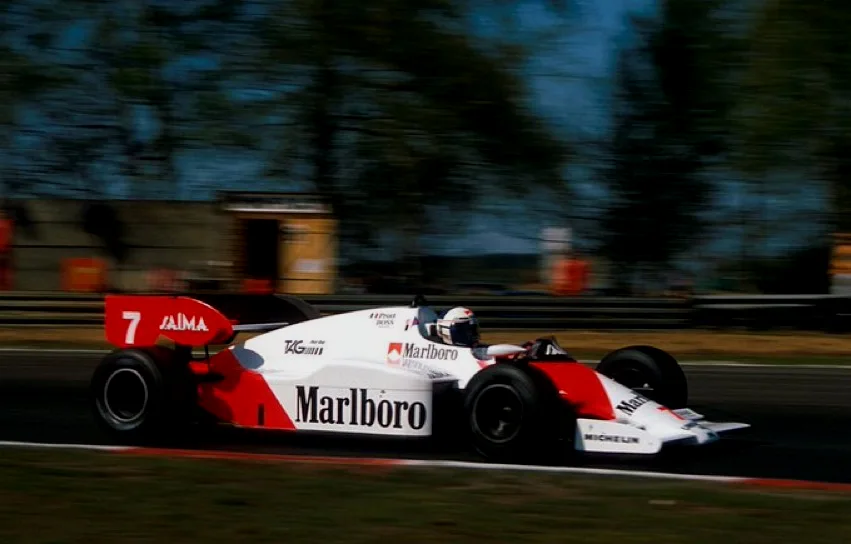 1984赛季，迈凯伦共使用了两款车型：MP4/2