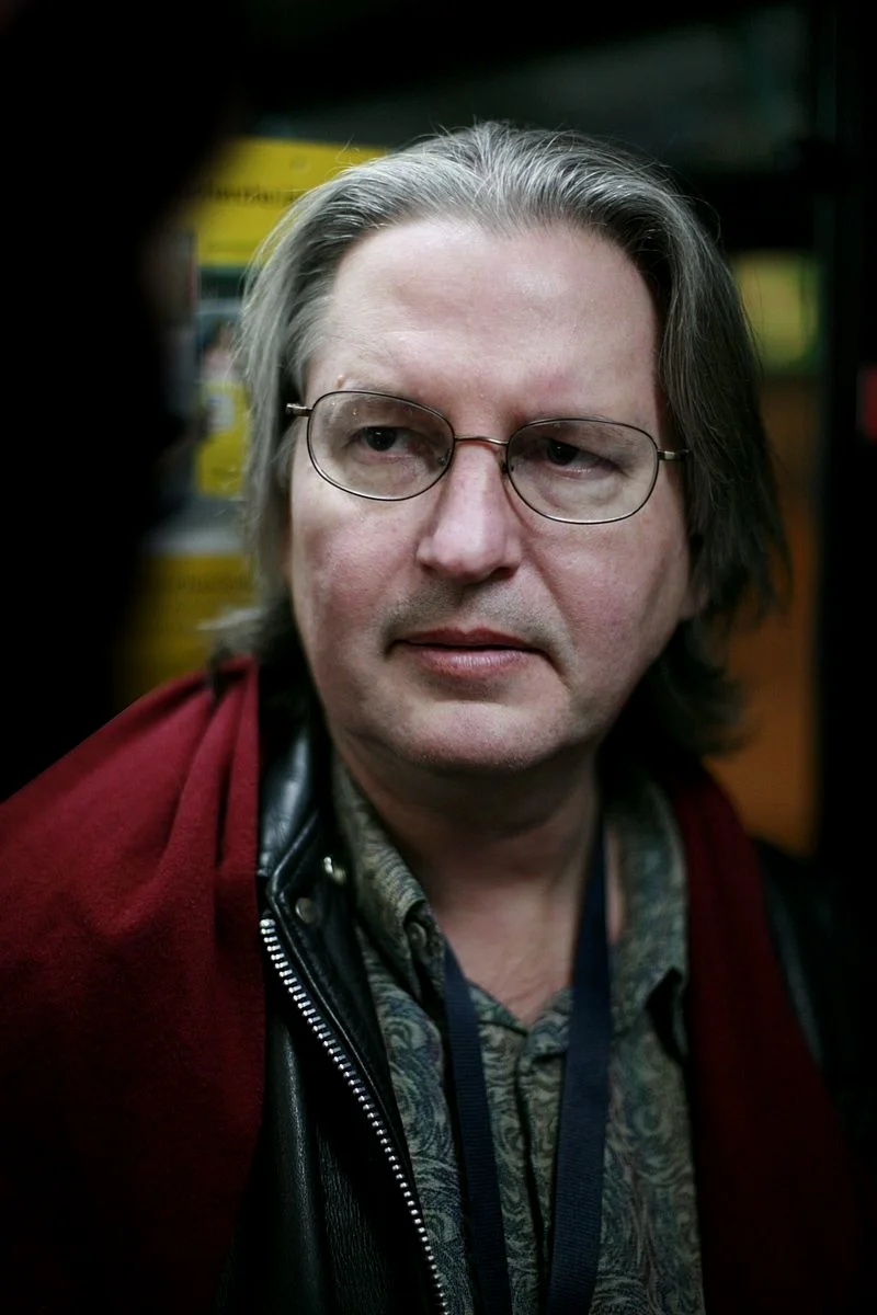 布鲁斯斯特林（Bruce Sterling） 他在电视、报刊等传统媒体上不停地露面，宣传赛伯朋克的理论和作品，对推动赛伯朋克的发展起了很大作用。