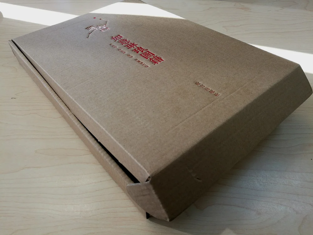 作为外包装的纸盒，本身也是暗藏玄机