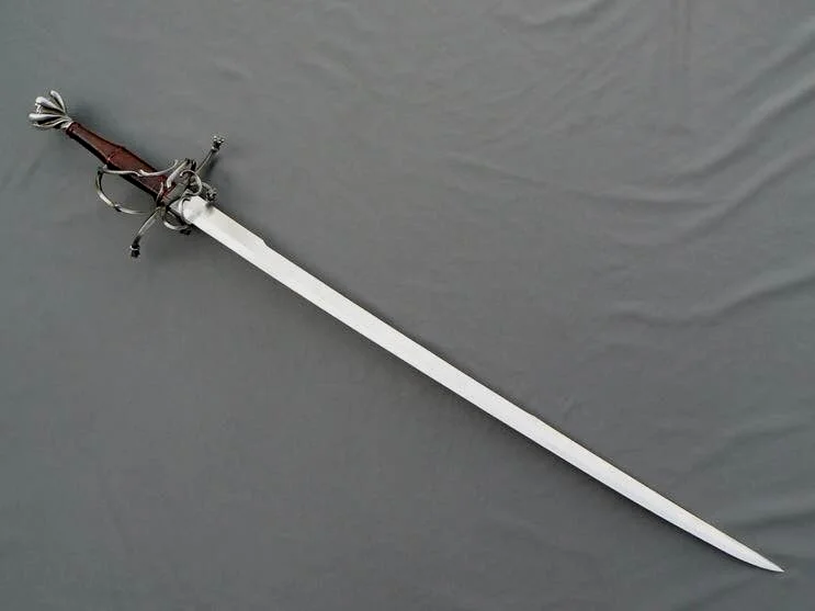 欧洲，混种大剑，被认为是近代军刀的可能祖先之一。