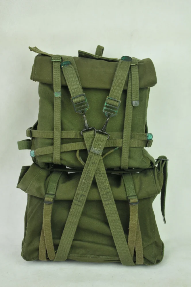 USMC M-1941 Pack, 上半部分叫Haversack，下半部分就叫Knapsack，或者Cargo pack