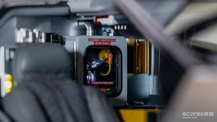 最经典的时光机归来,超大的1:6载具!HotToys《回到未来2》德罗宁时光车 最经典的时光机归来,超大的1:6载具!HotToys《回到未来2》德罗宁时光车