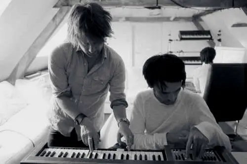 Thom 和 Jonny 在大概2006年于工作室用 Martenot。
