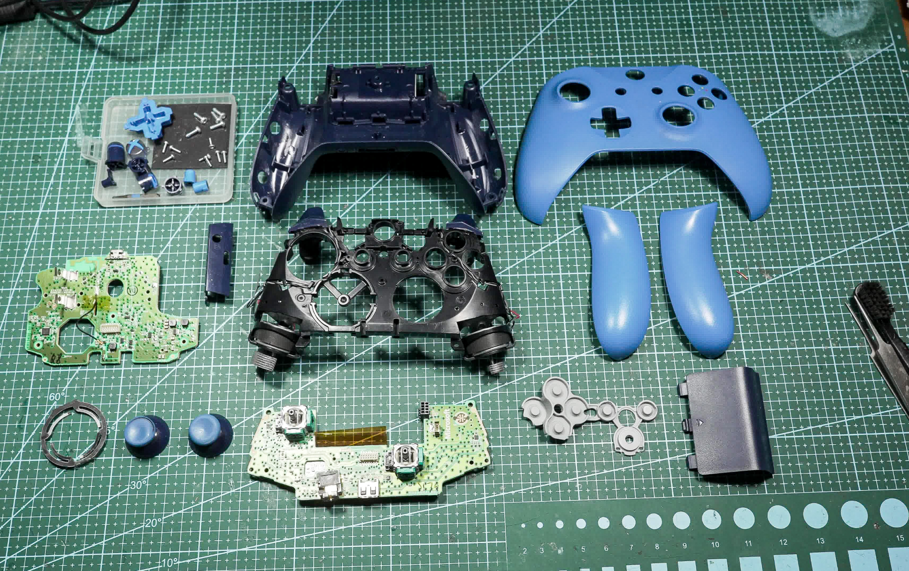 拆解并修复一只Xbox One手柄后，我发现了微软的奥秘