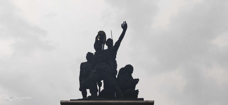 位於山西省太原市文瀛公園的革命烈士紀念塔頂部的雕塑