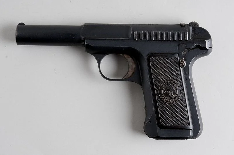 萨维奇1907型手枪使用了一种特别窄的带凹槽的枪管膛线和右手螺旋。