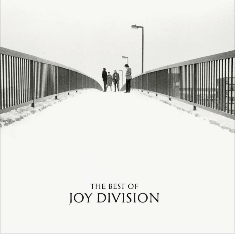 The Best Of Joy Division（2008）封面为雪天Joy Division在伦敦布鲁克林桥上。