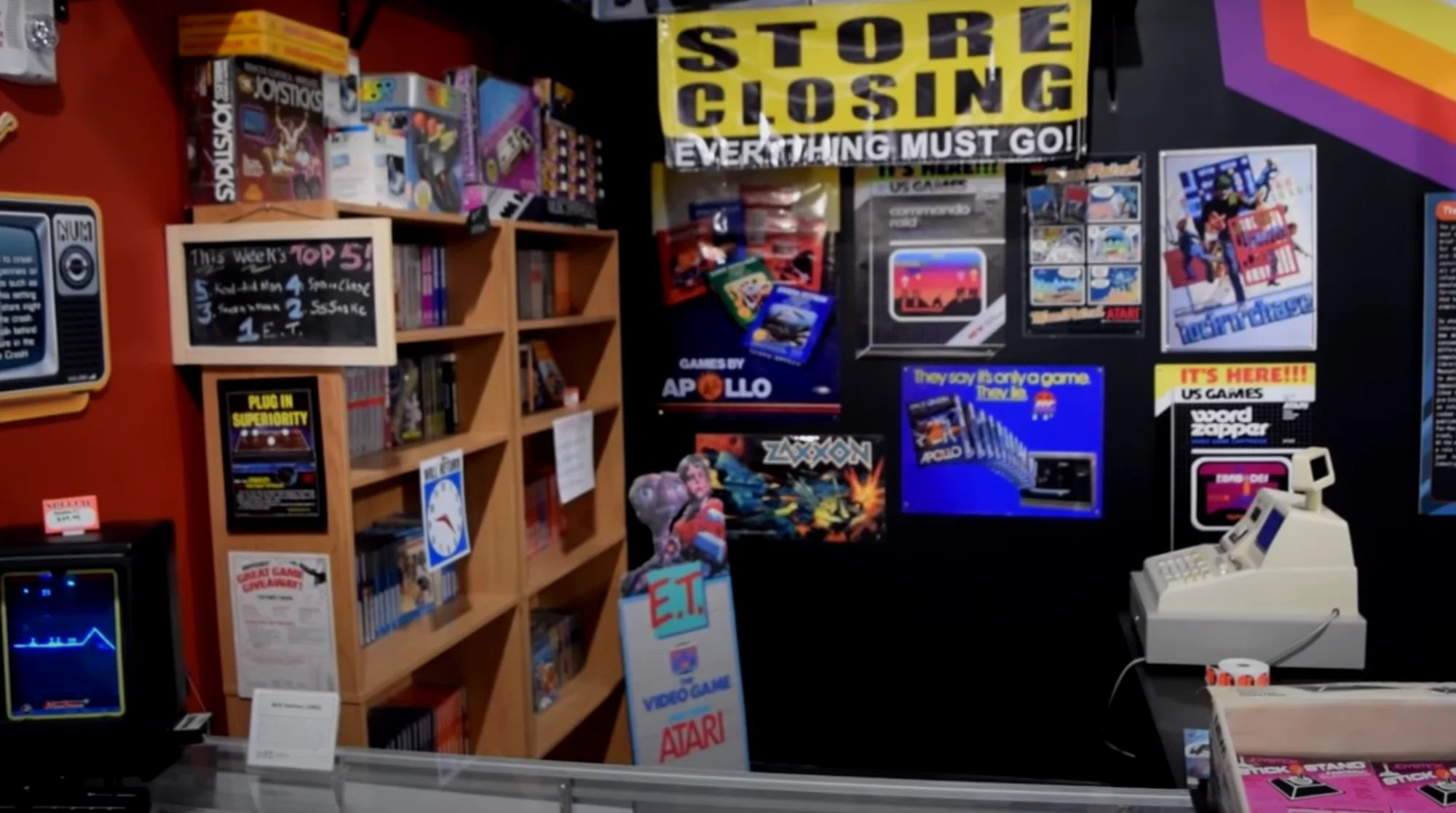 达拉斯的国家电子游戏博物馆里，对大崩溃时期零售店的复原