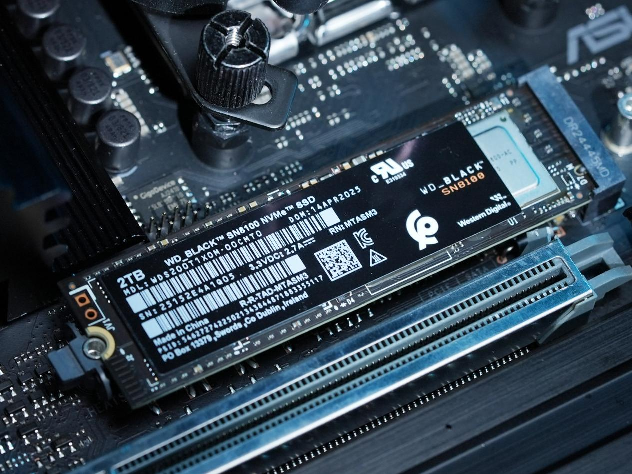消費級王炸選手！閃迪WD_BLACK SN8100 PCIe5.0 SSD測評