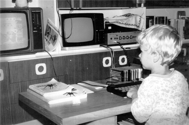 图注：一位非常年轻的捷克 ZX Spectrum 用户。