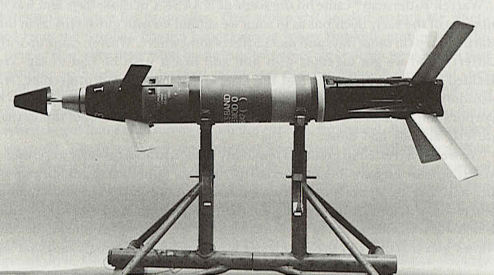 MK71舰炮能够发射专门设计的203mm激光制导炮弹。可以由本舰或友军提供激光照射。