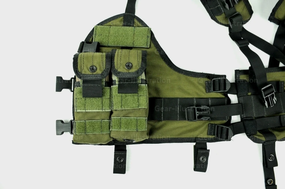 SOE Force Vest，弹匣包正面的两排魔术贴是Front挂载面，弹匣包上部和右侧的挂载面是Upper