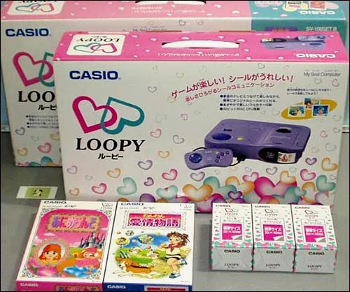 Loopy的主机盒装，两部随附游戏和三个密封盒，包装以爱心和粉红色作为设计元素