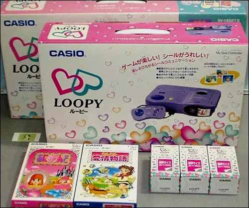 Loopy的主机盒装，两部随附游戏和三个密封盒，包装以爱心和粉红色作为设计元素