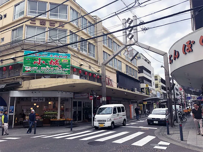 仅从画面来看，根本无法看出这是一张拍摄自日本横滨的街道照片