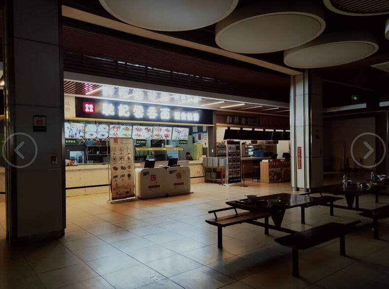 广州会场的一楼美食区那是真的爽