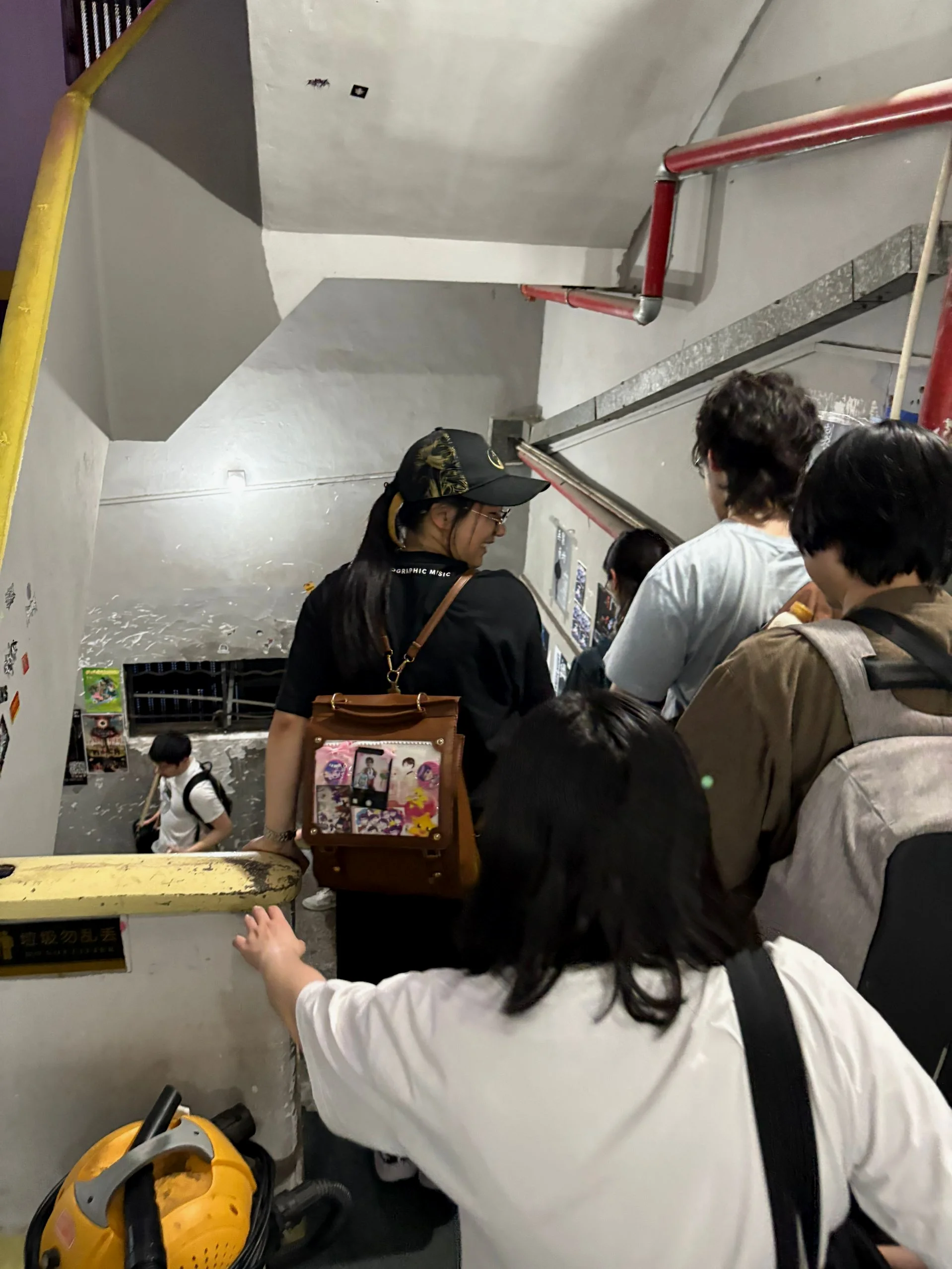 大家一起从band房出来的时候，我的思绪回到了4年前还在学校玩乐队的日子