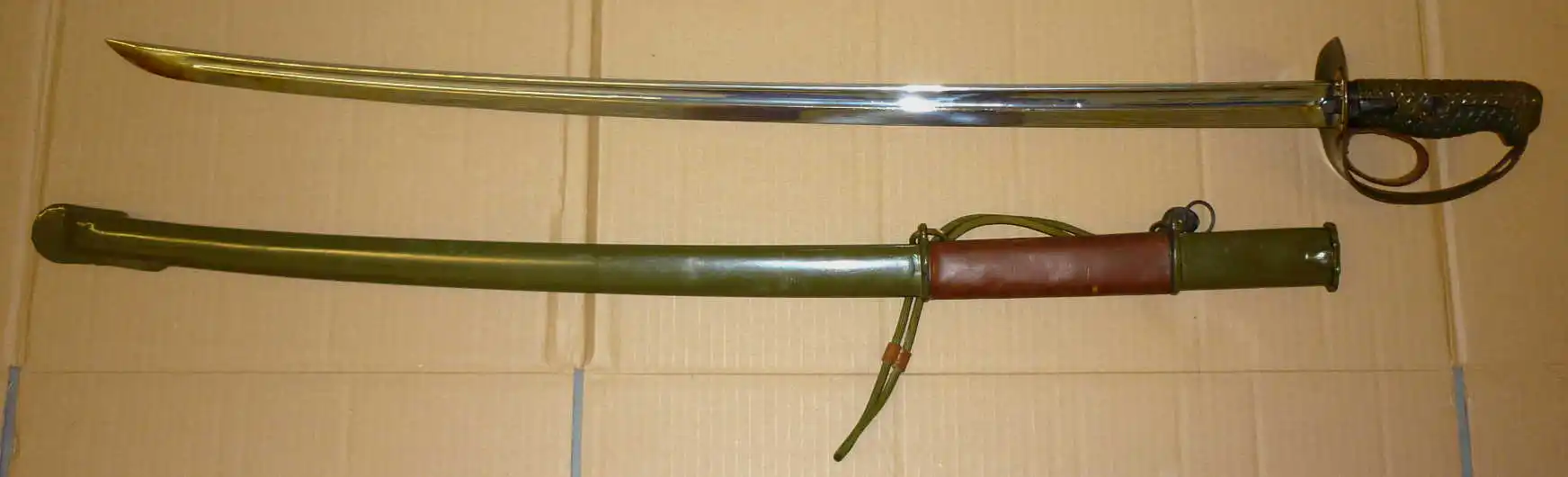 中国解放军的65式骑兵军刀，在外观上参考了32式，而抗战时期的中国军队也有使用缴获32式军刀的经验