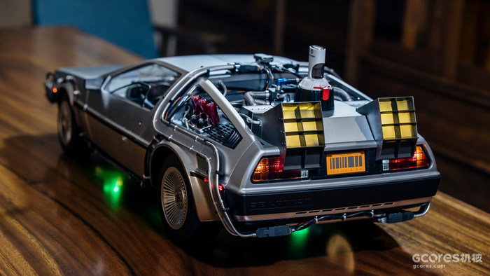 最经典的时光机归来,超大的1:6载具!HotToys《回到未来2》德罗宁时光车 最经典的时光机归来,超大的1:6载具!HotToys《回到未来2》德罗宁时光车