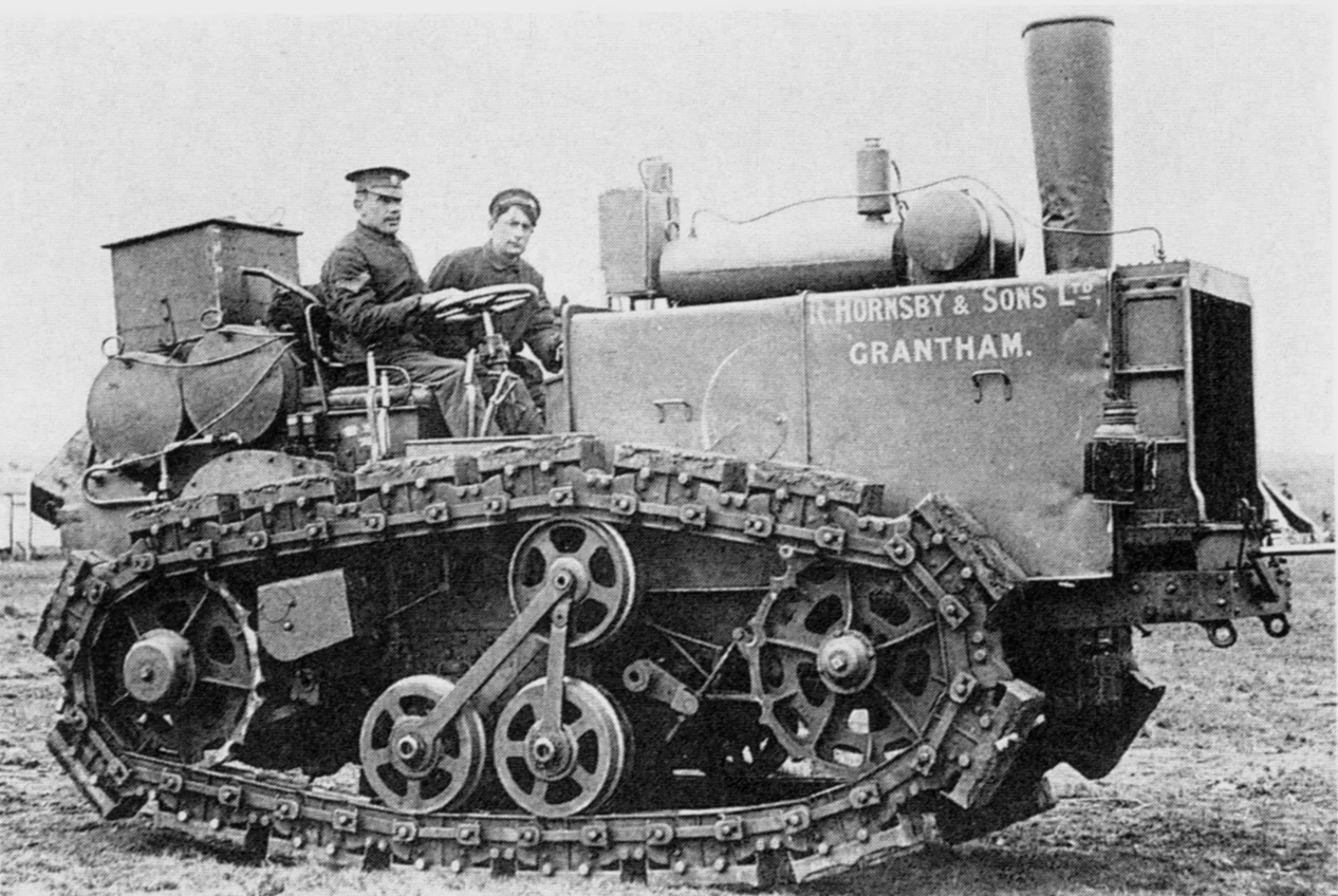 尽管这台霍恩斯比（Hornsby）拖拉机看起来其貌不扬，但是动力只有60马力的它却是英军第一台履带车，也是英军第一台具有“无限轨道”的车辆