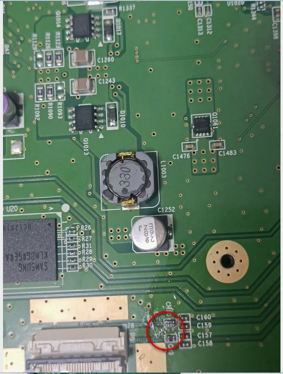 光驱和主机CPU通信的一对差分线上的两个共模滤波器CM9、CM10