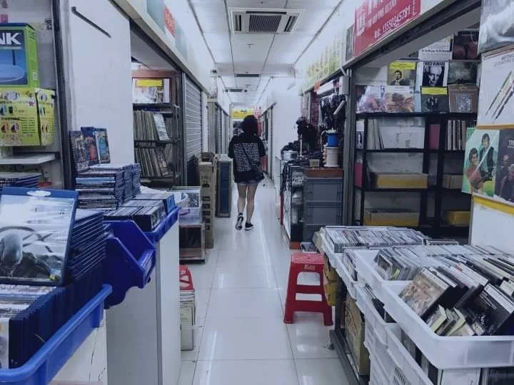 三楼黑胶店，图片采自知乎用户@路客精品民宿