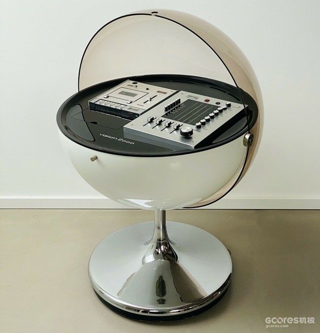 《洛基》中的TVA是怎么把复古未来主义搞这么齐全的? 复古未来主义描绘的城市
用后现代主义建筑表现未来
未来派与野兽派混搭理念
太空时代的产品设计
复古就是未来