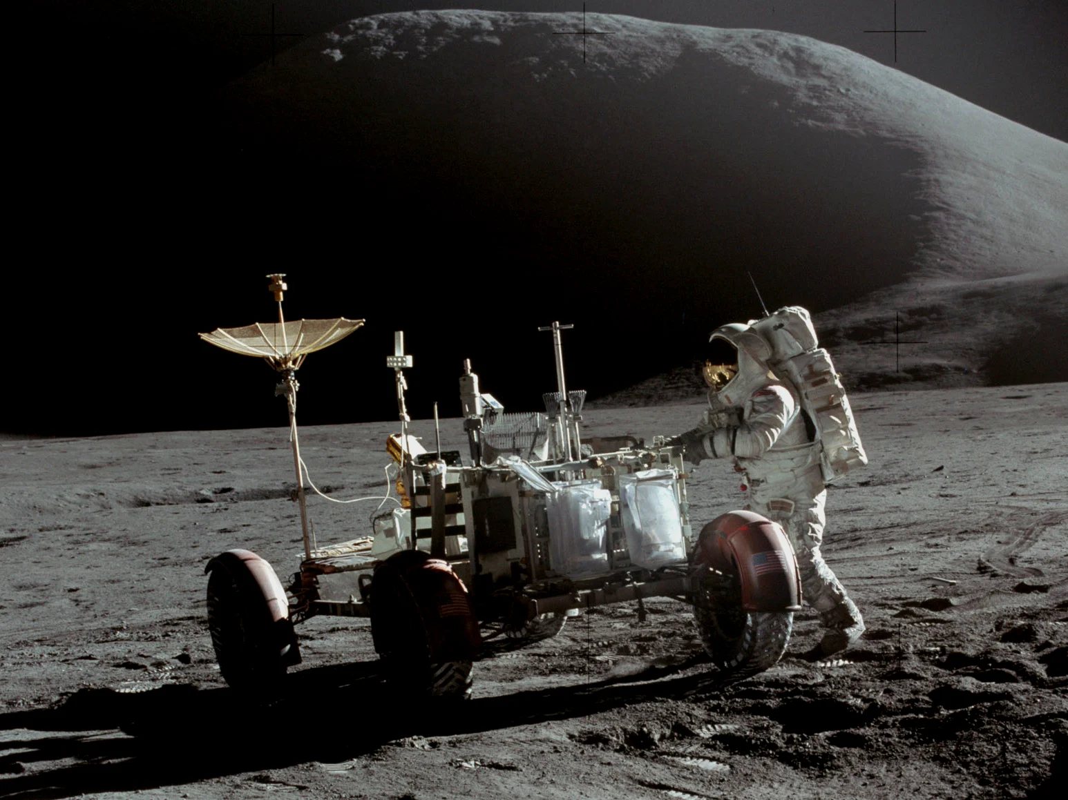 阿波罗15号开始，宇航员可以在月球上飙车了